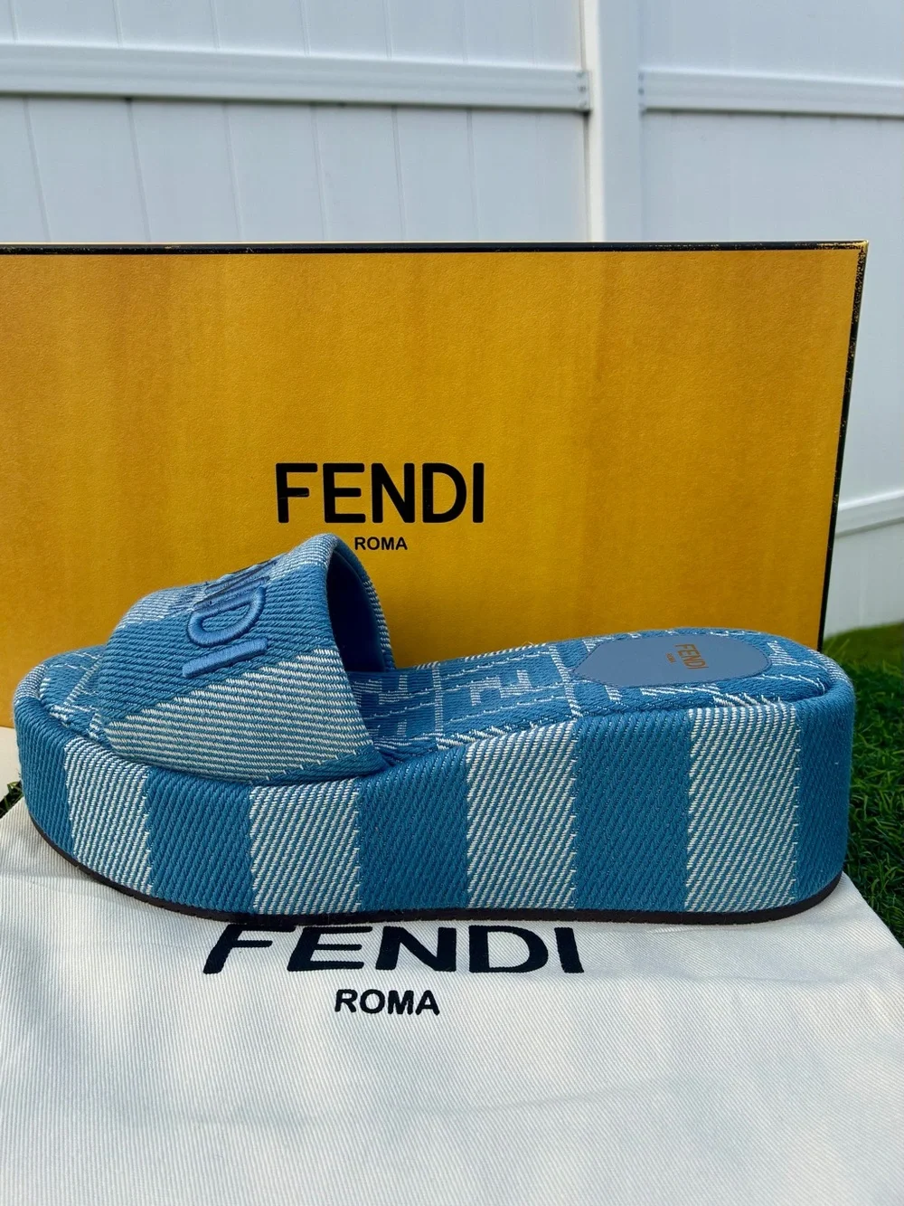 FENDI SUNSHINE STRIPED DENIM PLATFORM SLIDE SANDALS EMBROIDERED LOGO SZ 38.5 NEW